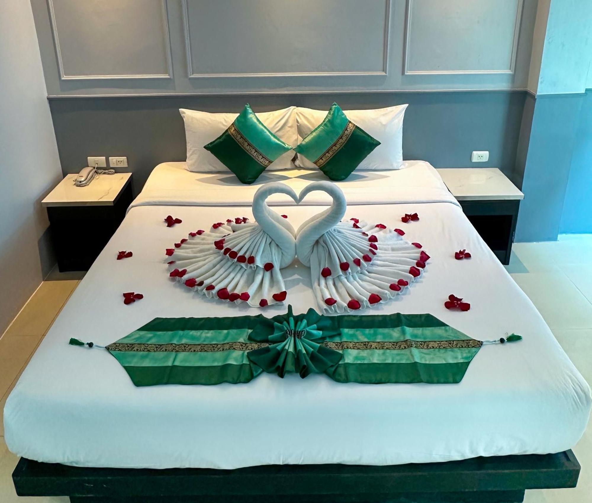 Fundee Boutique Hotel Patong Esterno foto